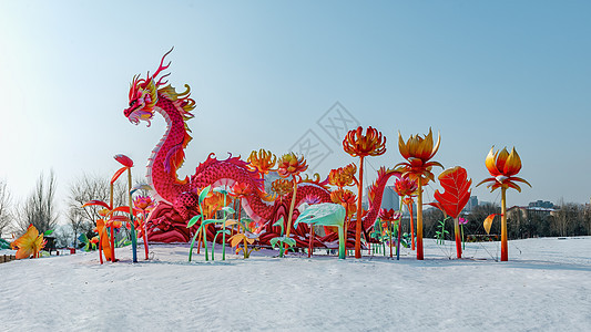 年味巨龙冰雪蓝天背景图片