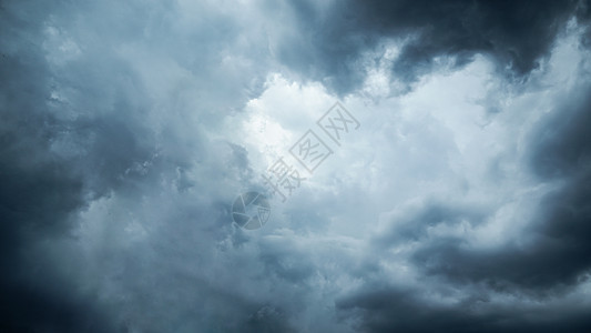 乌云密布的天气背景图片