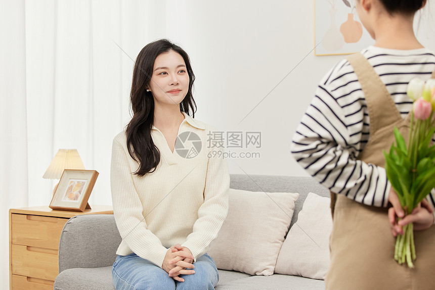 女儿赠送妈妈鲜花图片