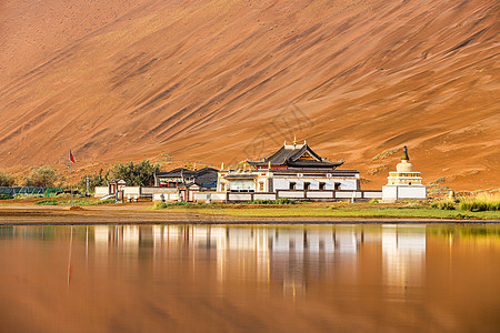 准格尔盆地巴丹吉林庙背景