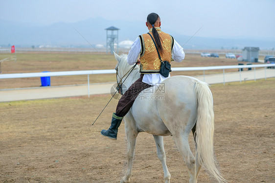内蒙古草原马匹骑手图片