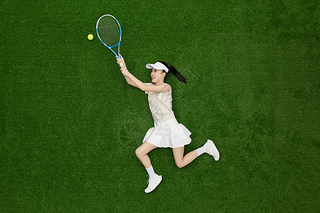 创意俯拍青春少女打网球图片