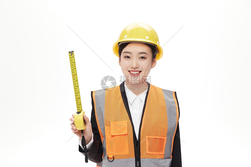 微笑拿着卷尺的女工程师图片