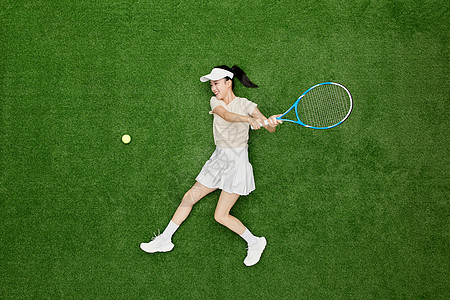 创意俯拍定格运动美少女打网球的瞬间图片