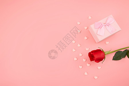 情人节红色玫瑰与粉色巧克力背景图片