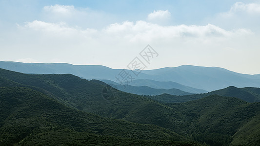 内蒙古高山叠嶂植被云彩高清图片