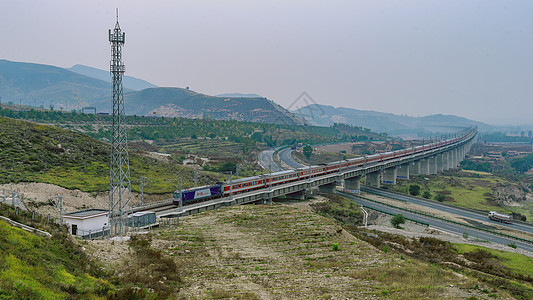 汽车旅行内蒙古山区火车公路立交桥背景