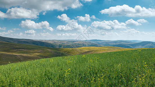 贫苦山区内蒙古夏季山区农田蓝天白云背景