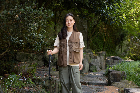 美女在植物园的游客照图片