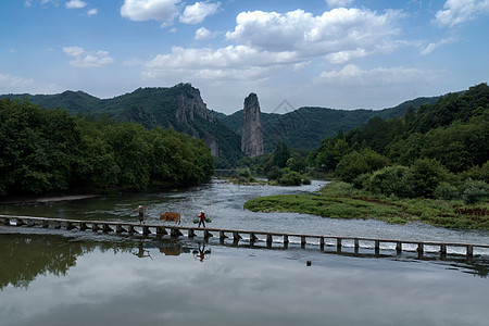 航拍浙江丽水旅游缙云仙都景区牵牛农夫图片