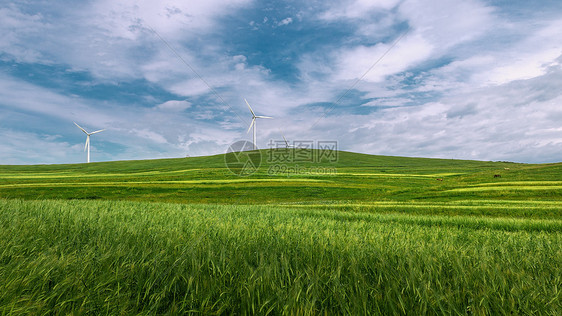 内蒙古山区夏季农田植被多云图片