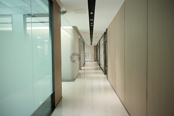 明亮的商务大厦走廊图片