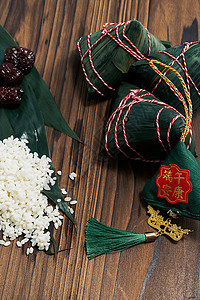 端午节传统美食粽子和香包图片