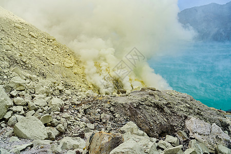 印尼宜珍火山硫磺矿图片