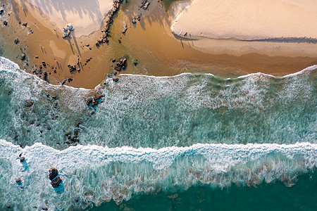 俯拍海南万宁沙滩海岸唯美海浪图片
