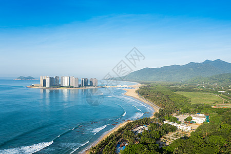 航拍海南万宁日月湾岛上建筑高楼风光图片