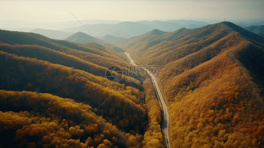 蜿蜒穿过山脉的公路鸟瞰图图片