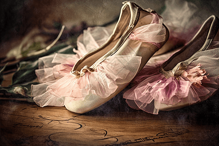白色芭蕾舞舞鞋图片