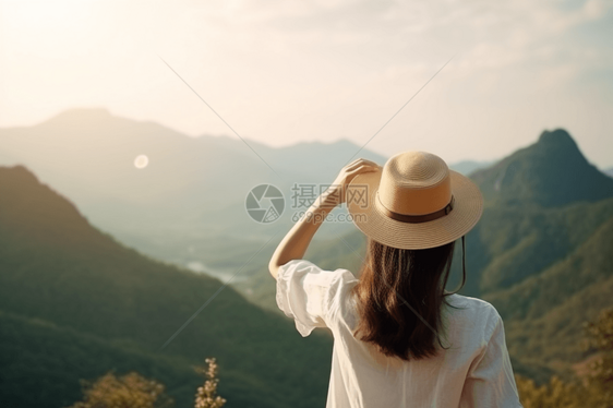 夏日在山顶的女孩图片