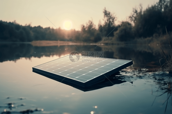 背景为河流的太阳能电池板图片