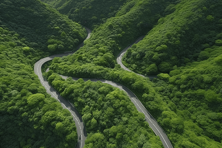 俯拍蜿蜒山路图片