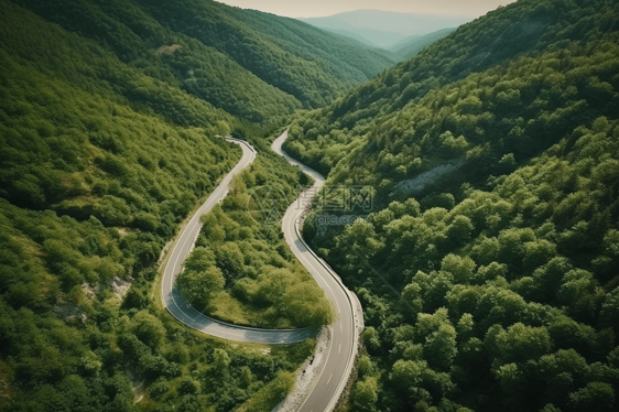 蜿蜒山路图片