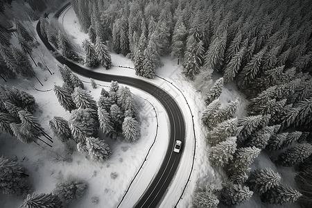 汽车上的雪雪道上行驶设计图片