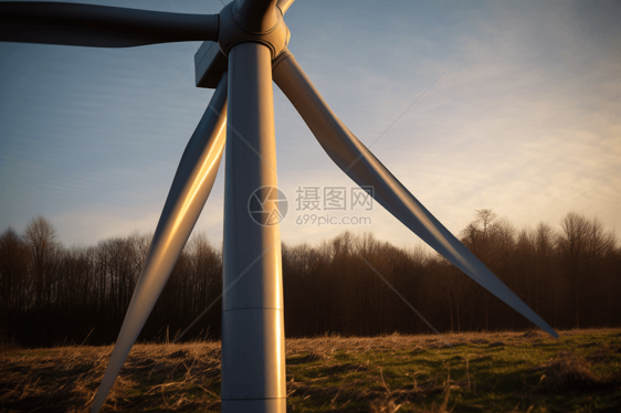 单个风力涡轮机的特写图片