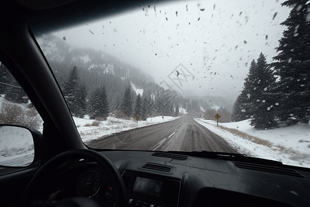 雪地上行驶的汽车图片