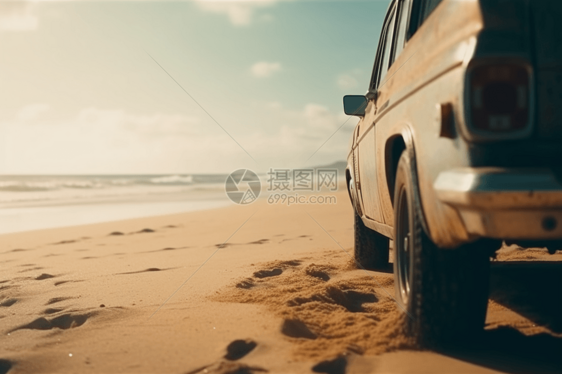 汽车停在沙滩上图片
