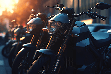 一排停放在街边的摩托车图片