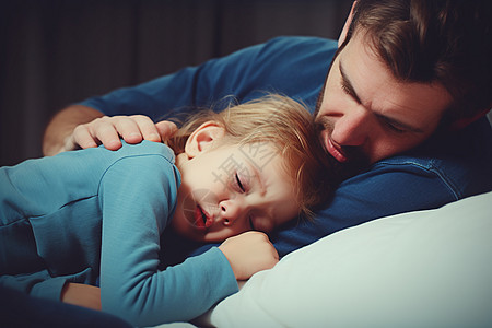 父亲哄女儿睡觉图片