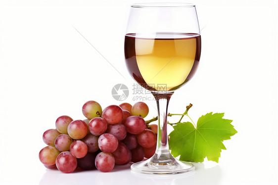 一杯葡萄酒和一串葡萄图片