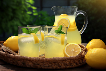 新鲜的鲜榨柠檬水图片