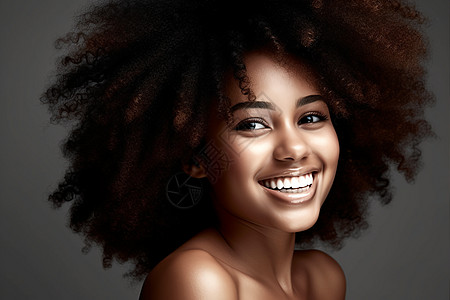 欢乐黑发非洲裔女孩图片