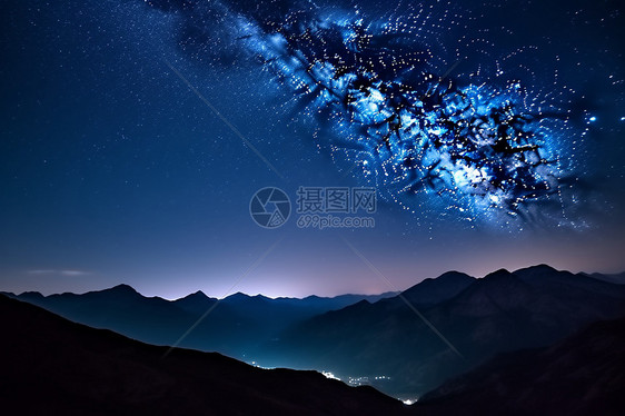 夜夏山顶星空景色图片