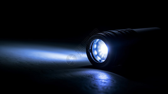 黑暗中手电筒的蓝光特写图图片