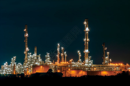 夜晚石化炼油厂图片