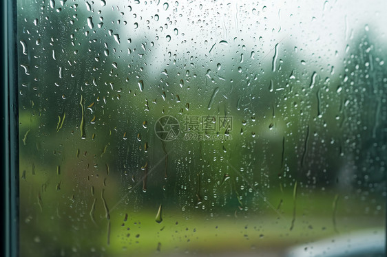 窗玻璃上的雨滴图片