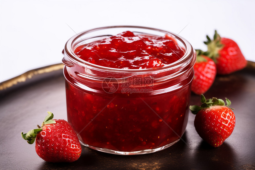 一罐红色草莓酱图片