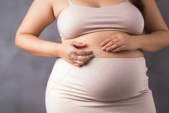 大肚子的女人图片