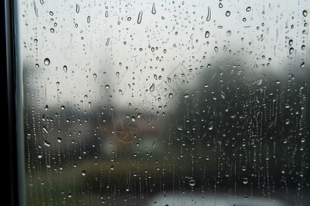 阴雨窗户上的雨滴图片