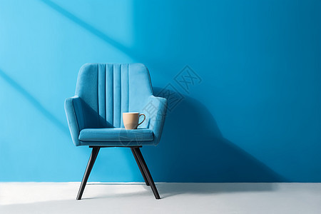 蓝色椅子上的咖啡图片