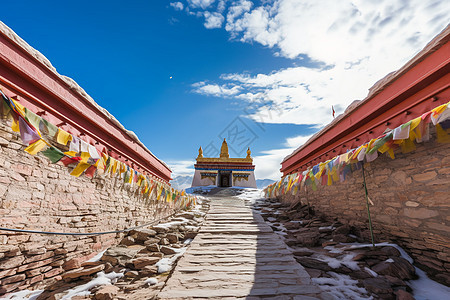 大山里的寺庙背景图片