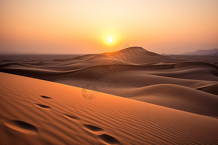 日出时分的沙漠景观图片