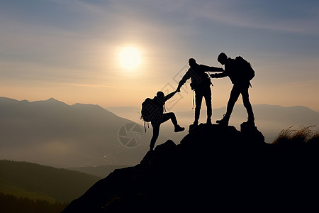 互相帮忙登山图片