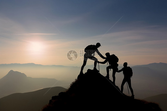 徒步旅行者登山图片