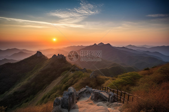 百花山的日落美景图片