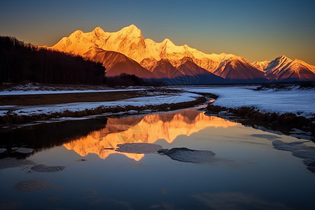 户外的雪山倒影背景图片