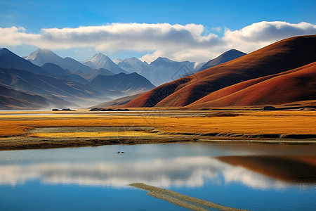 湖泊和山脉的唯美风景图片